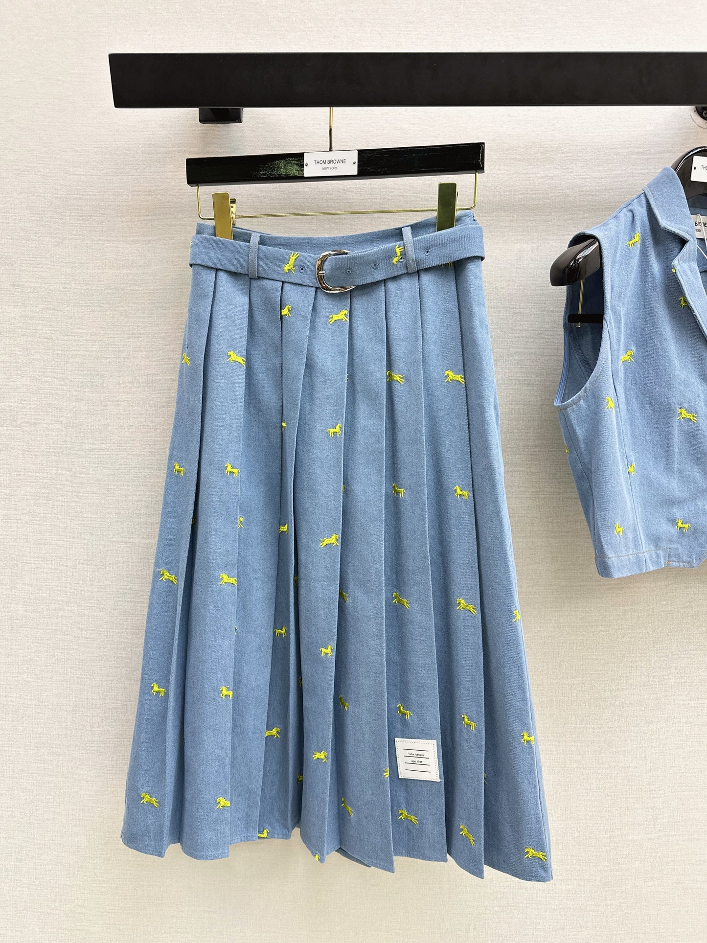 Age-defying outfit set