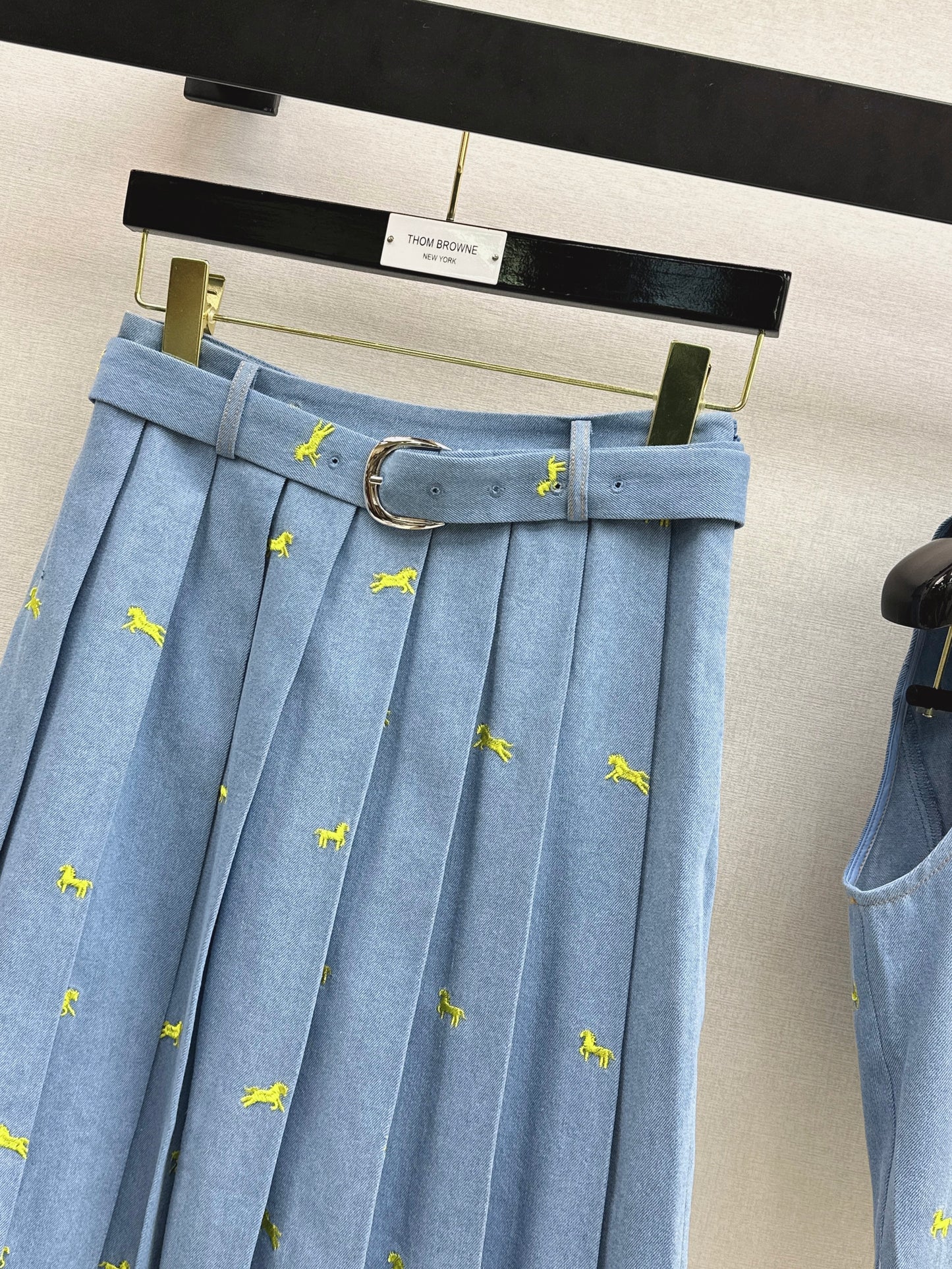 Age-defying outfit set