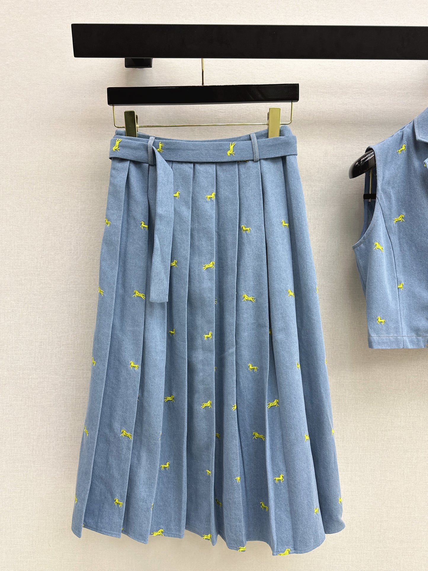 Age-defying outfit set