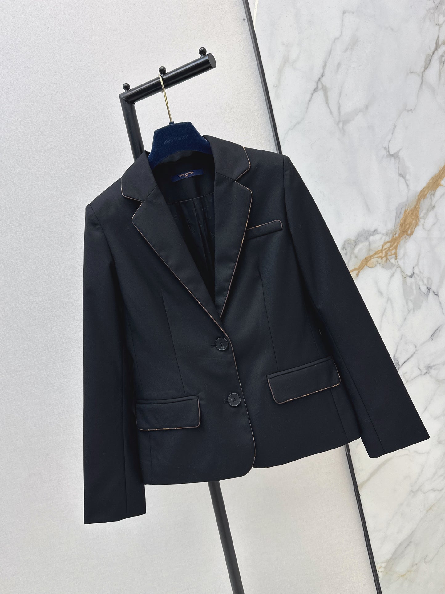 Color-blocked blazer
