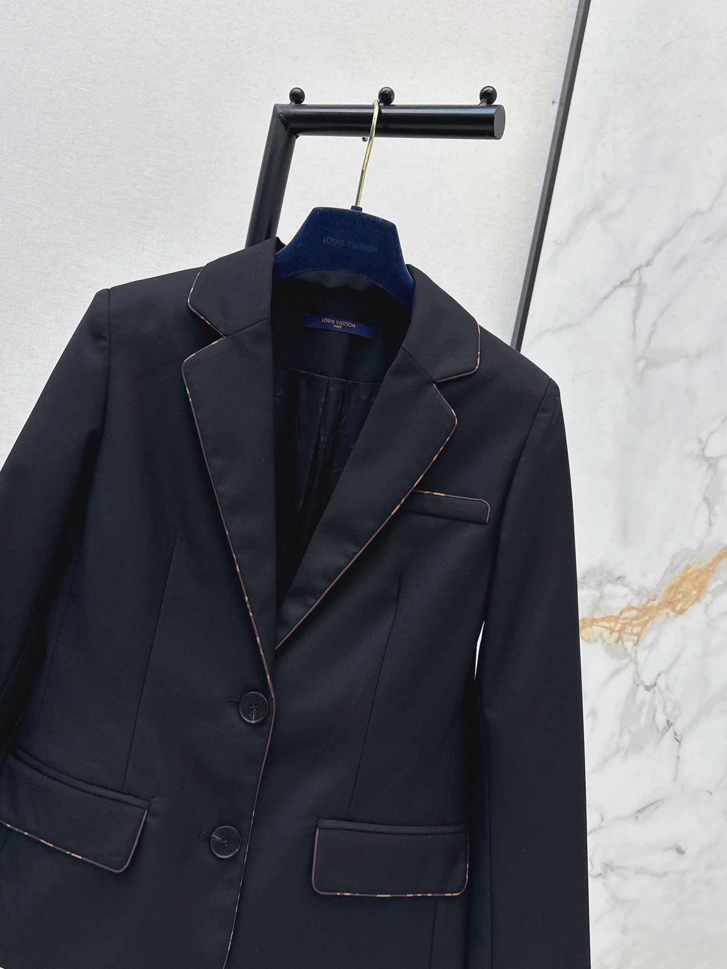 Color-blocked blazer