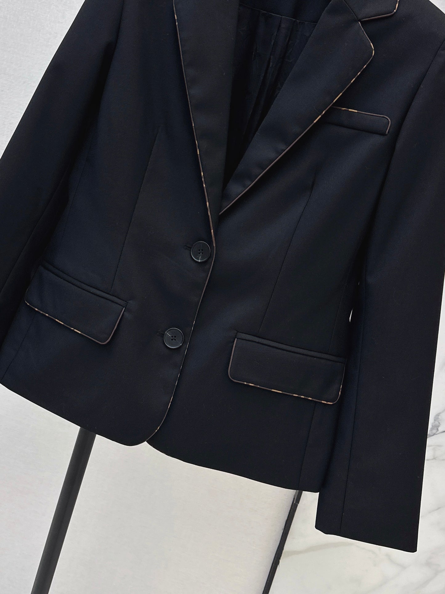 Color-blocked blazer