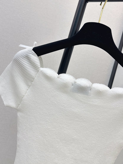 Off-the-shoulder short-sleeved top