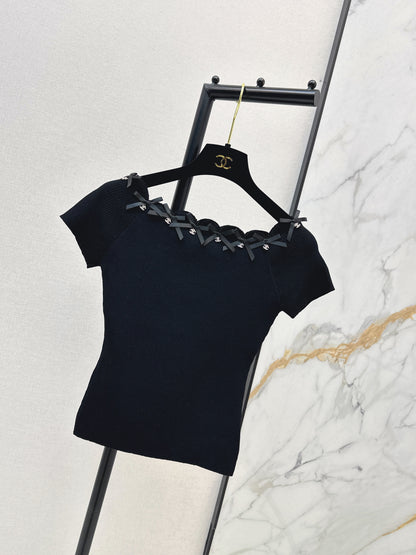 Off-the-shoulder short-sleeved top