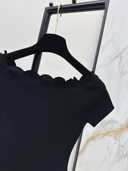 Off-the-shoulder short-sleeved top