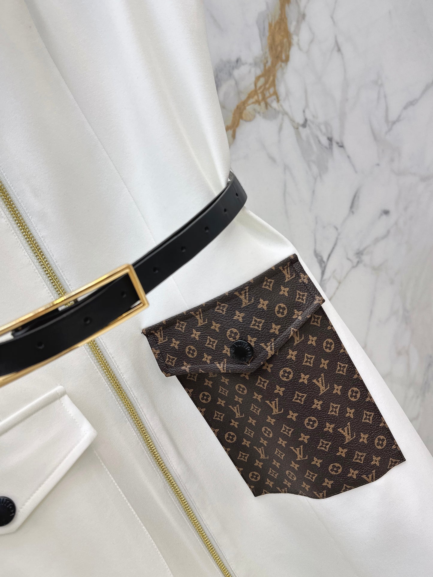 Sleeveless dress with pocket appliqué