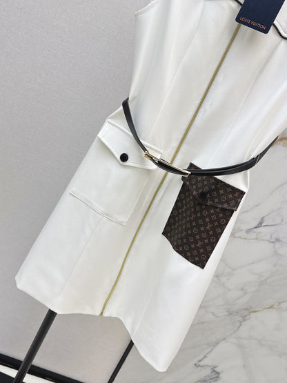 Sleeveless dress with pocket appliqué