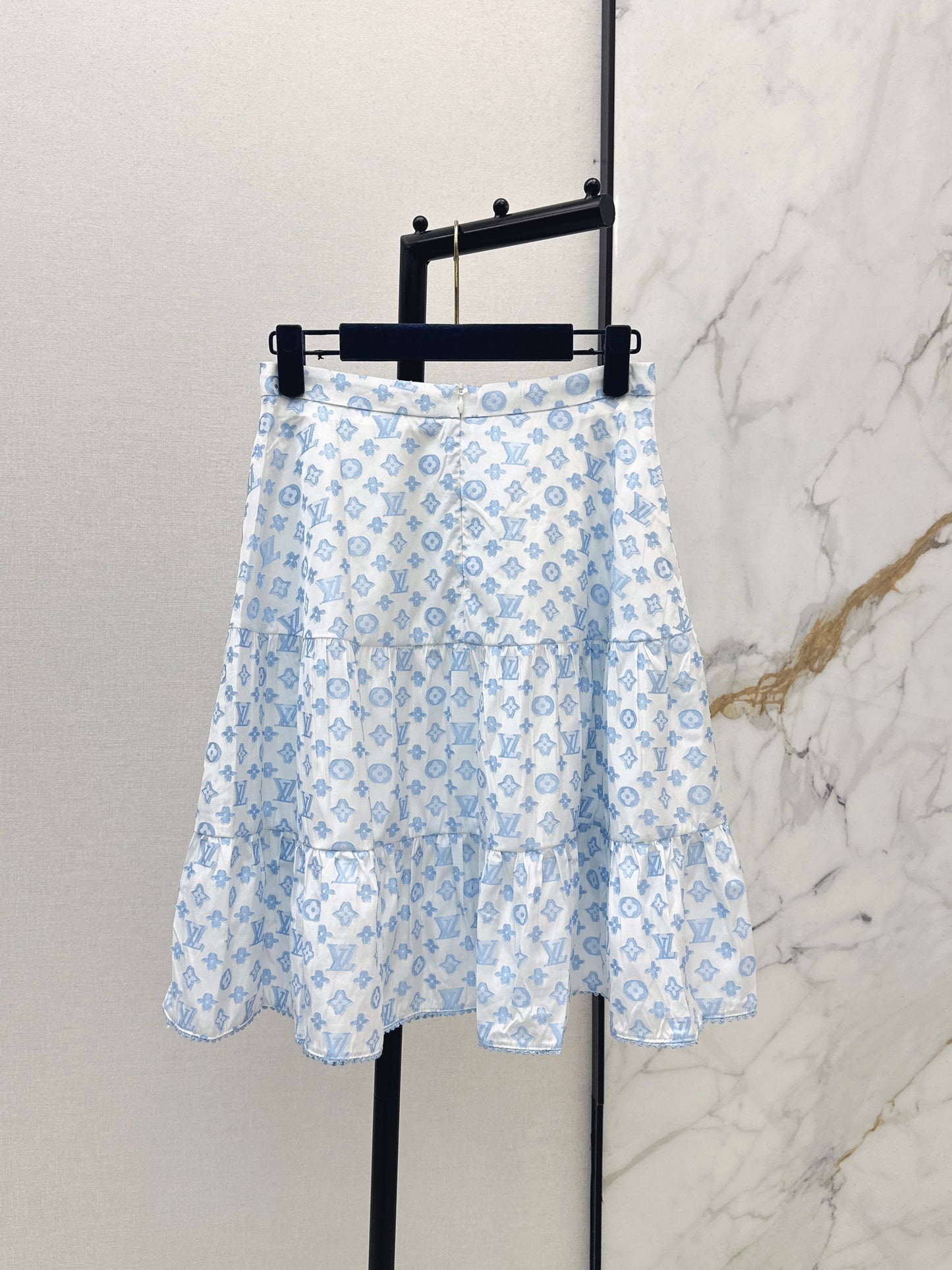 Elastic waist tiered skirt