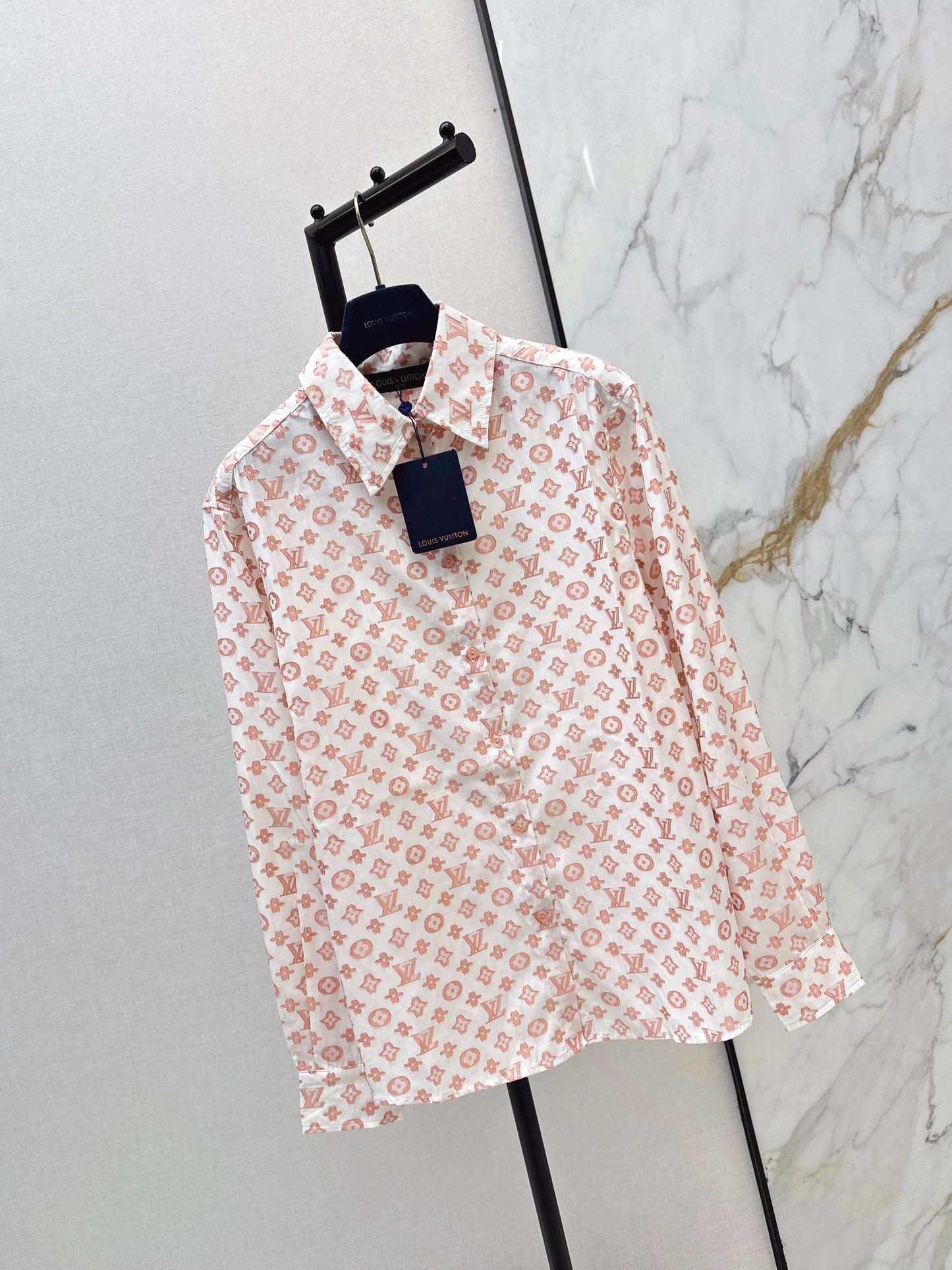 Loose-fitting shirt
