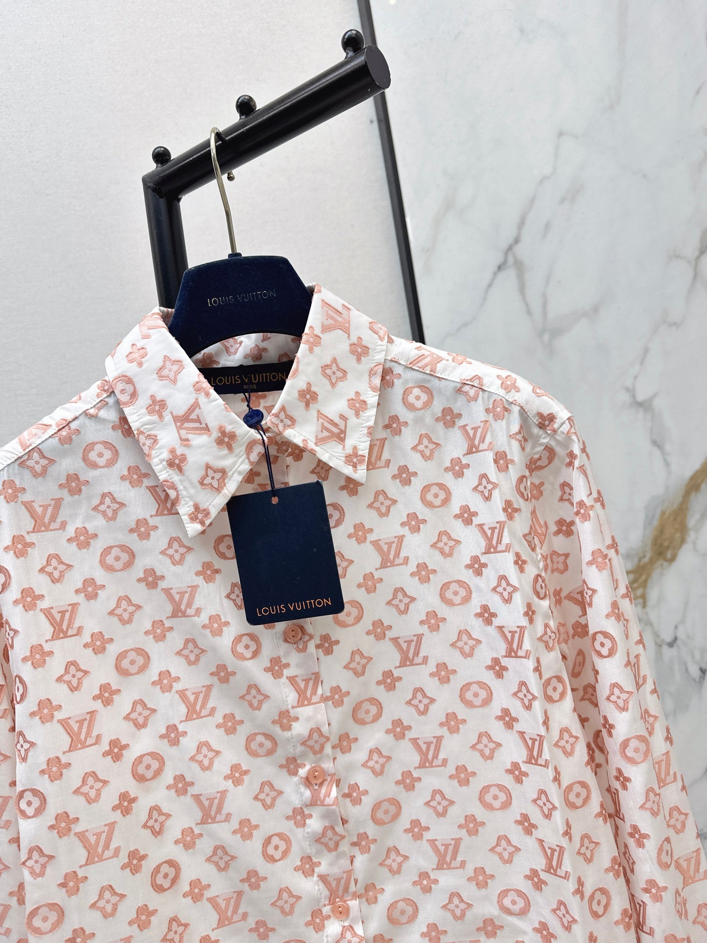 Loose-fitting shirt