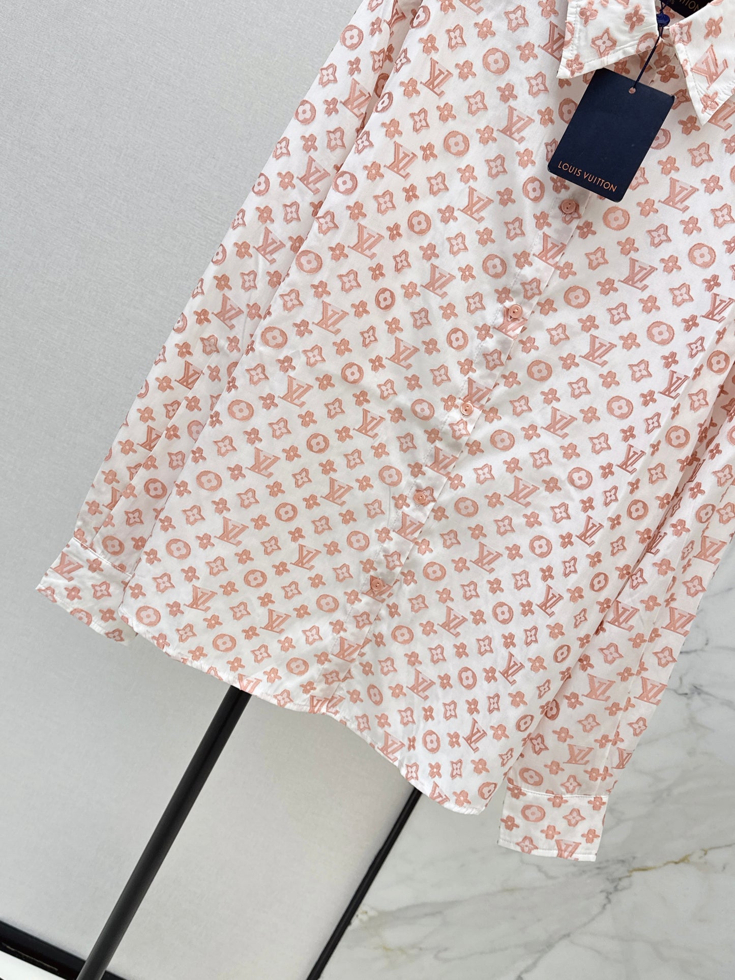 Loose-fitting shirt
