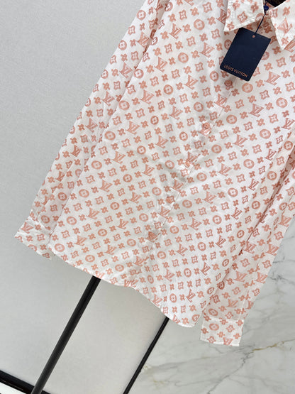 Loose-fitting shirt