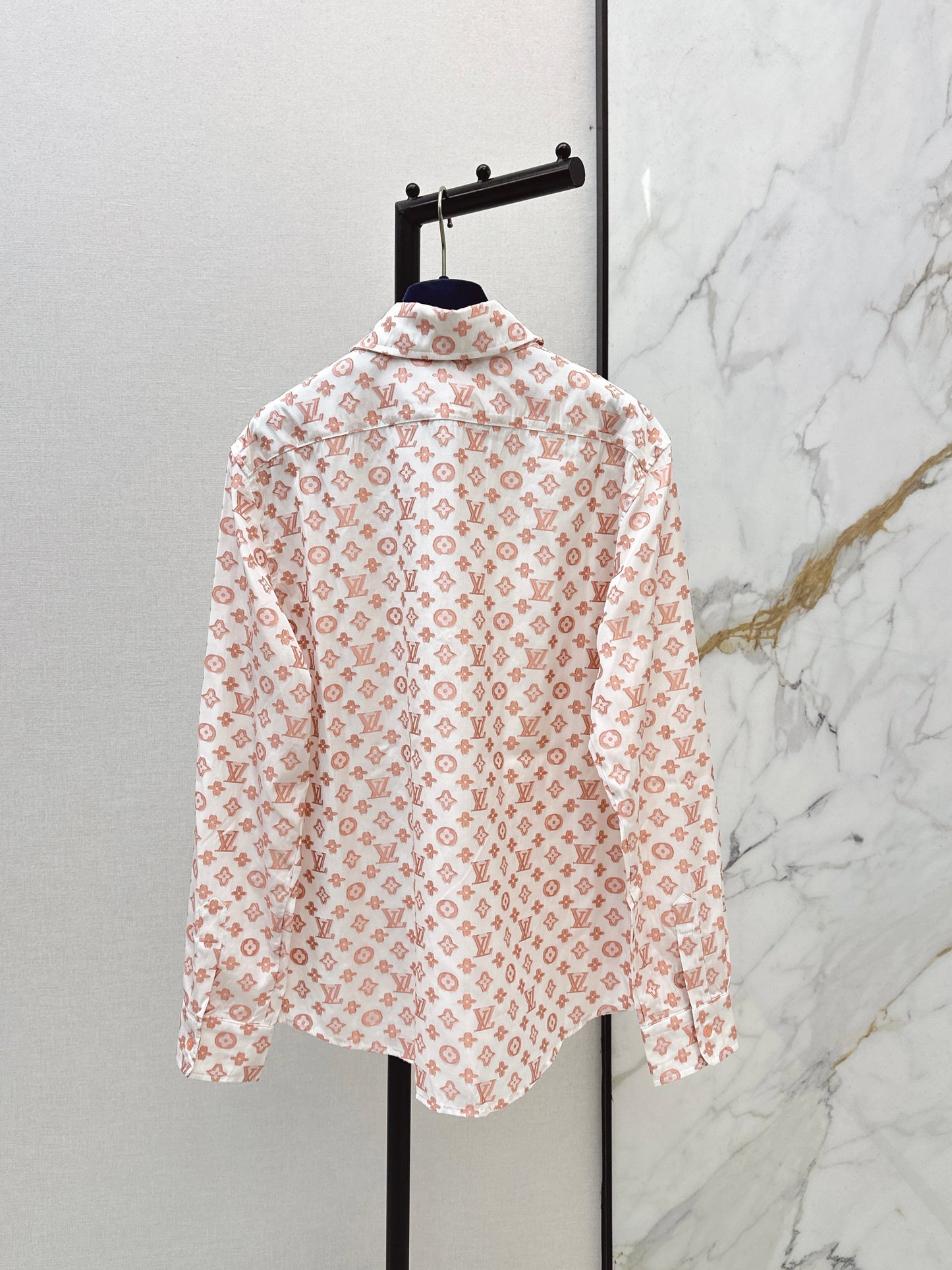 Loose-fitting shirt