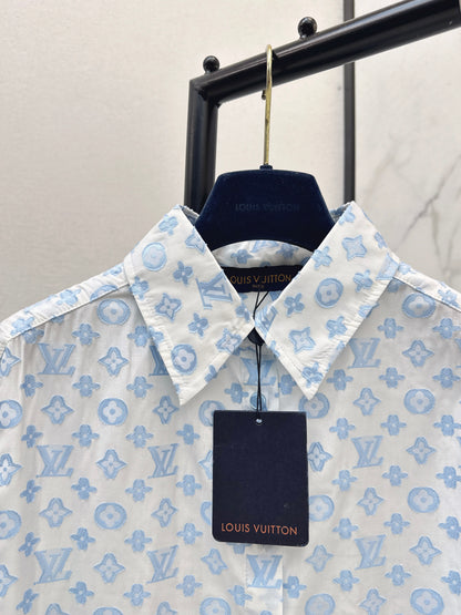 Loose-fitting shirt
