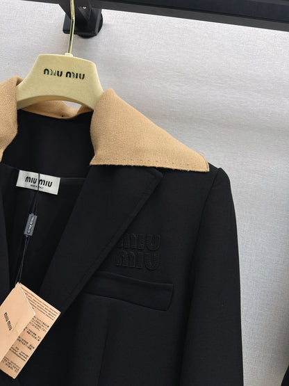 Knitted Collar Blazer/Pleated Skirt