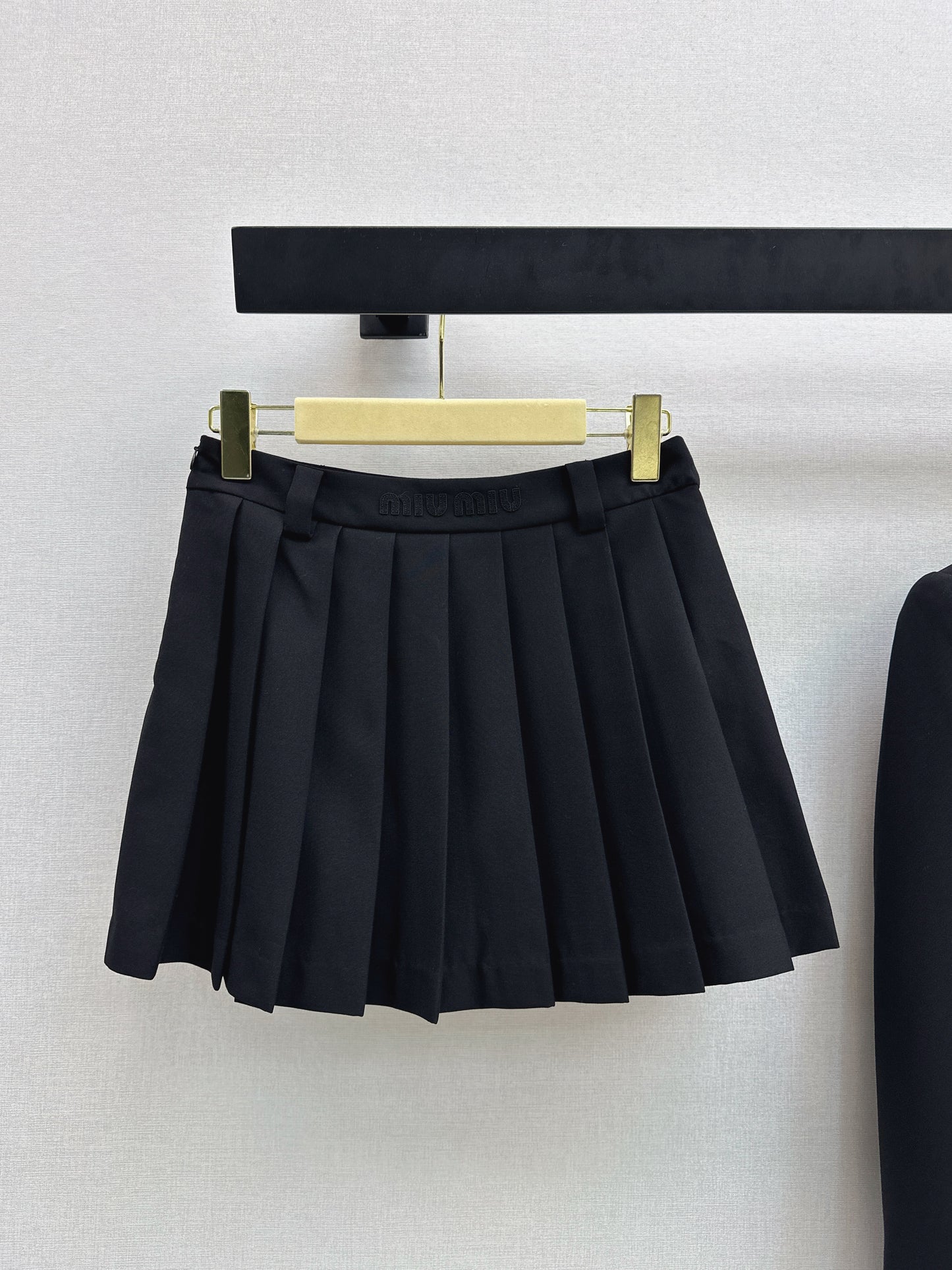 Knitted Collar Blazer/Pleated Skirt
