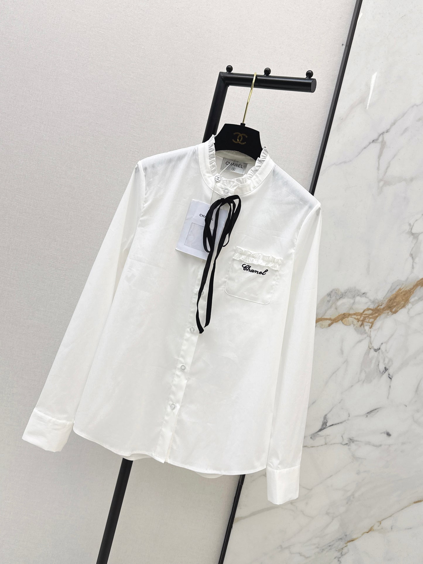 Ribbon and bow embellishment shirt