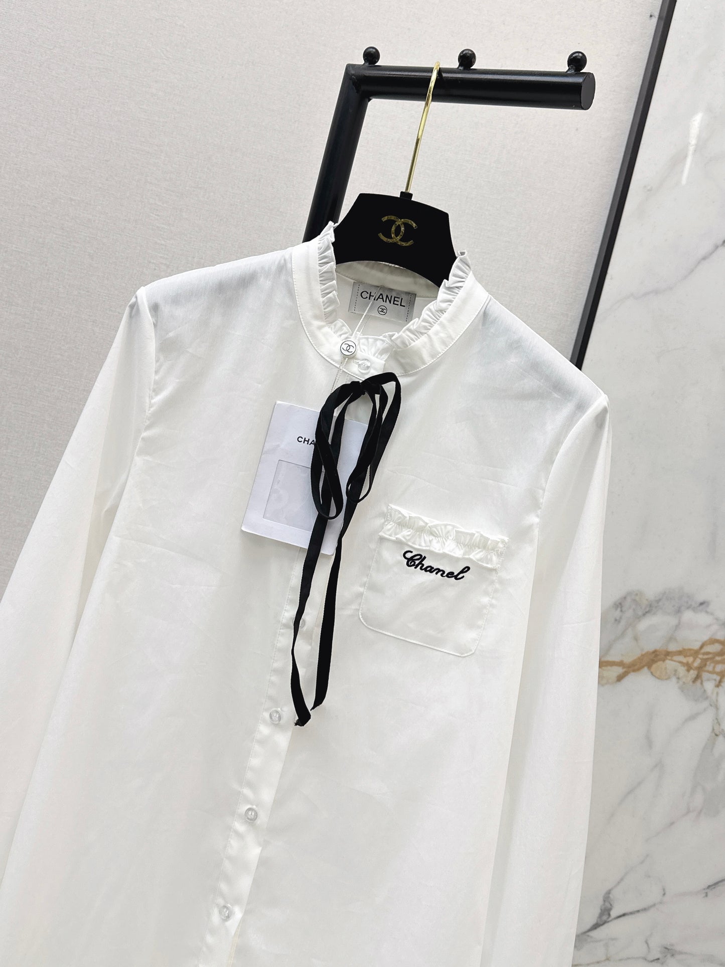Ribbon and bow embellishment shirt