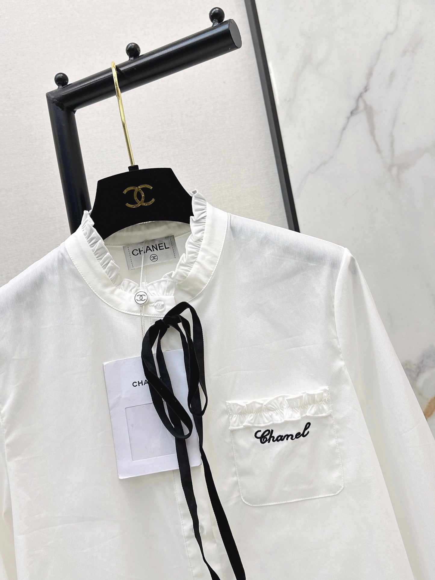 Ribbon and bow embellishment shirt