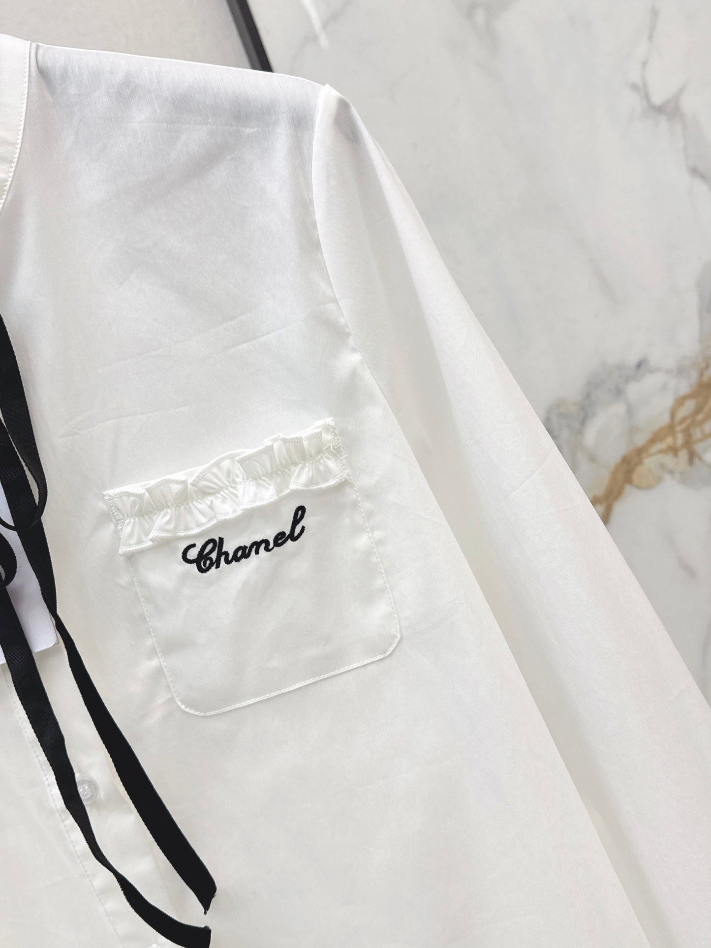 Ribbon and bow embellishment shirt