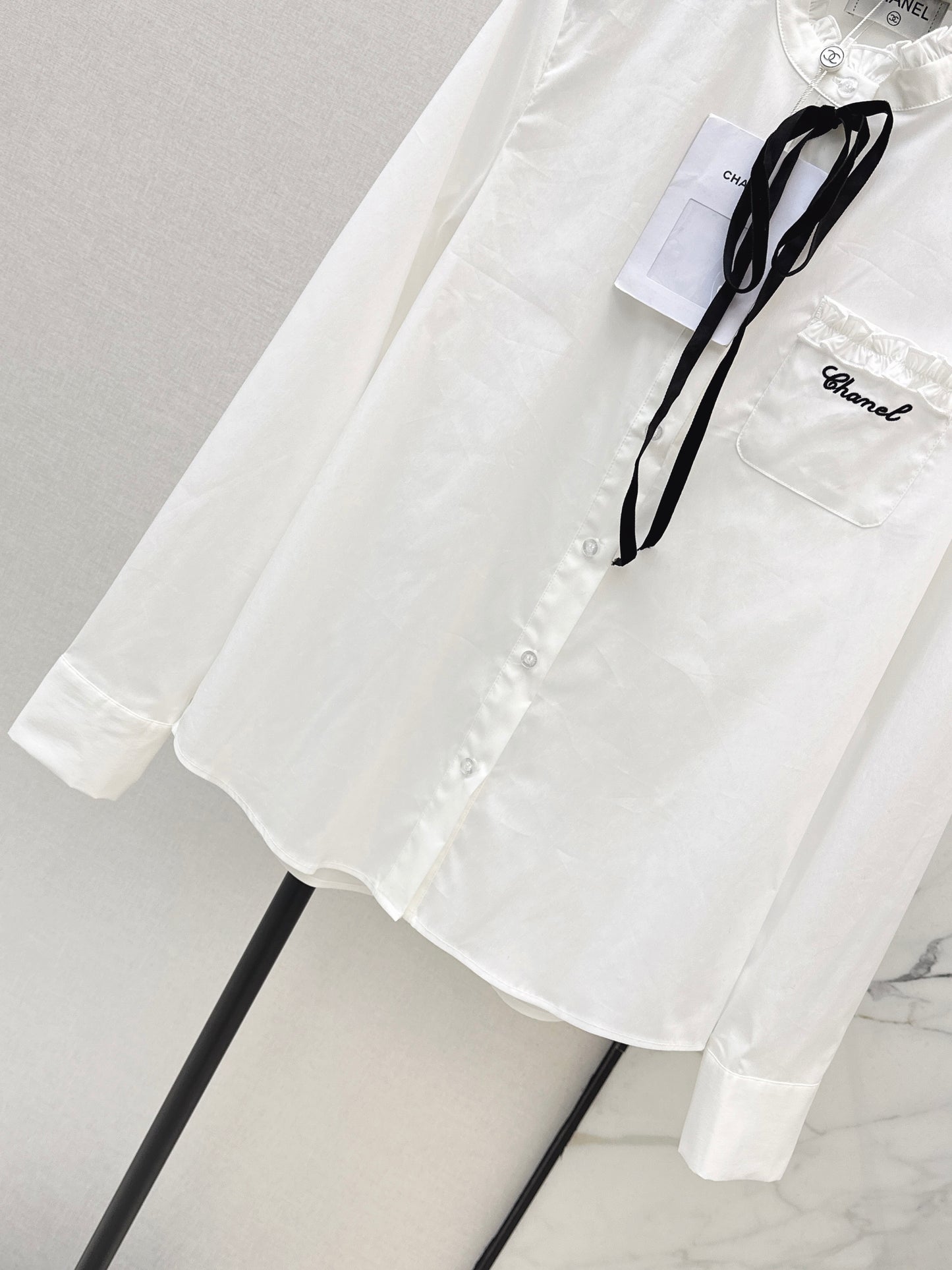 Ribbon and bow embellishment shirt