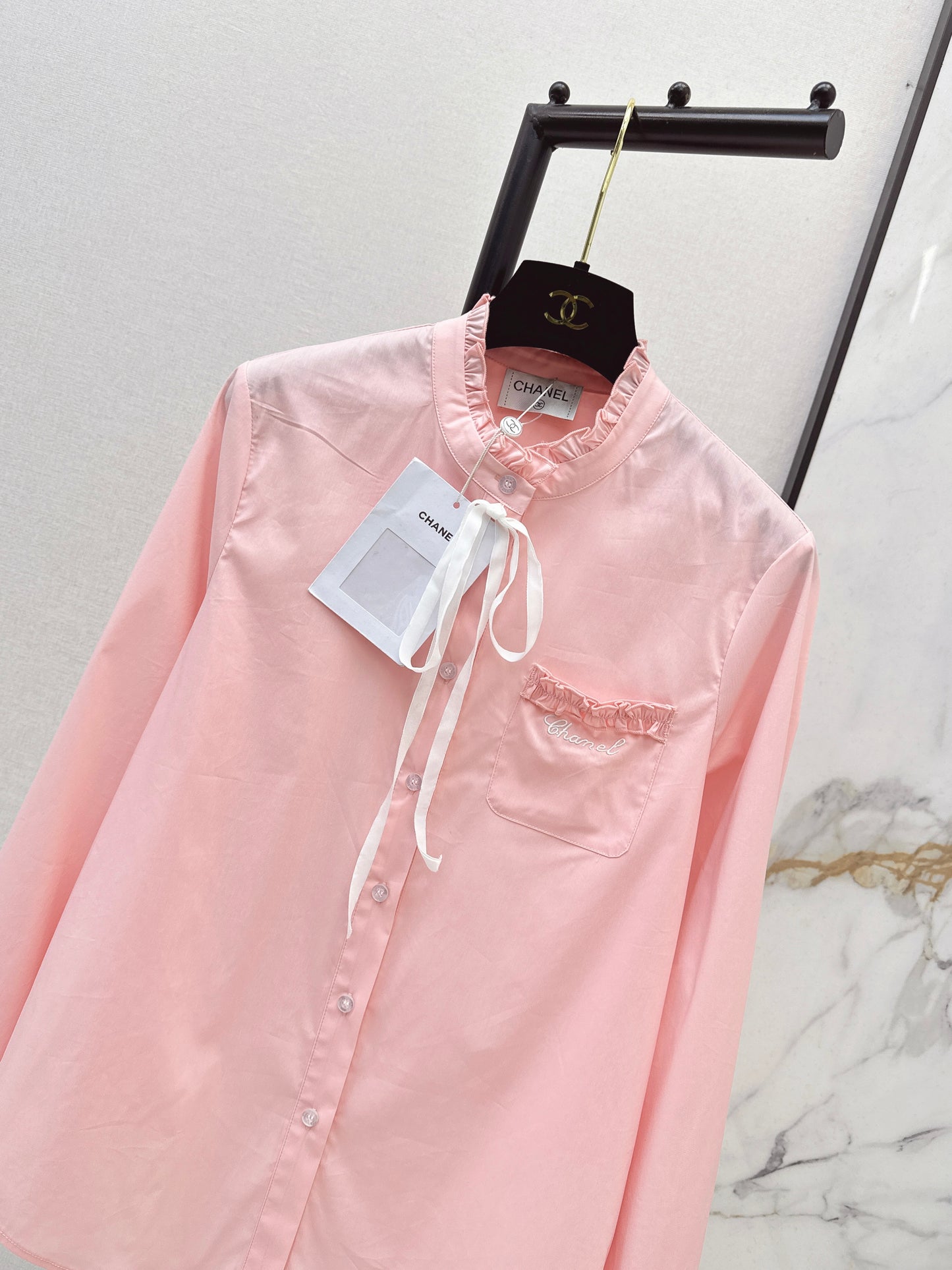 Ribbon and bow embellishment shirt