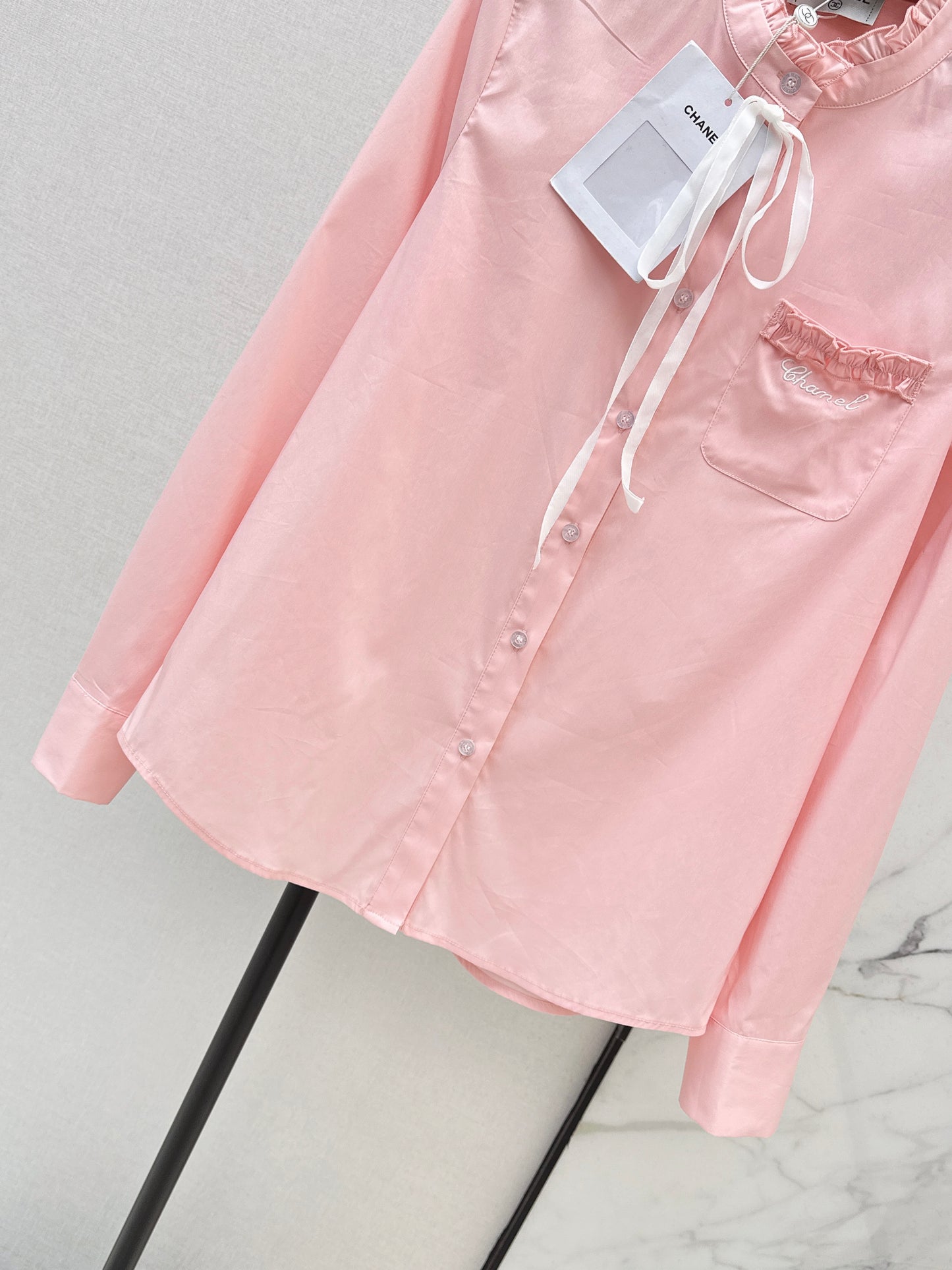Ribbon and bow embellishment shirt
