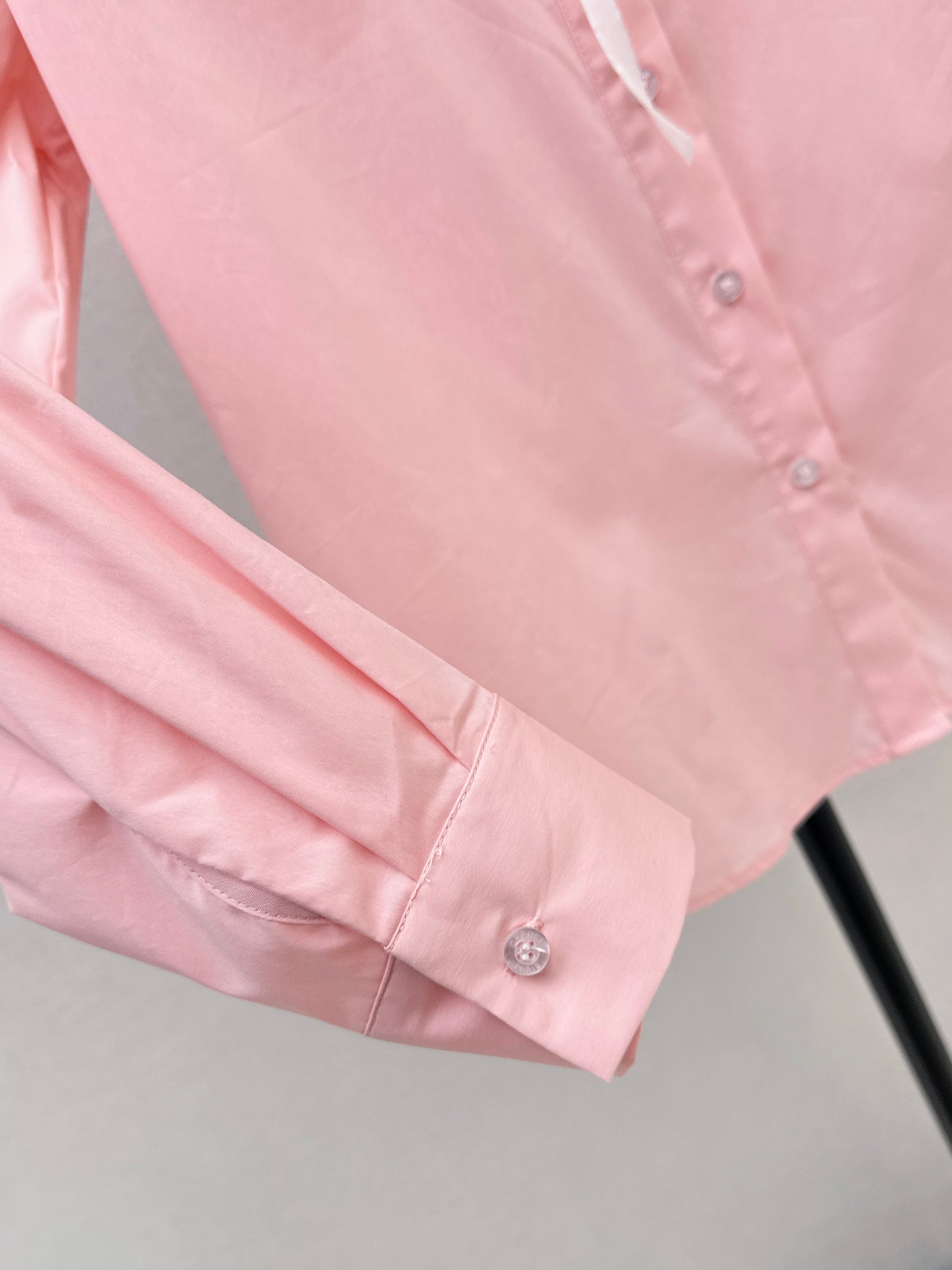 Ribbon and bow embellishment shirt