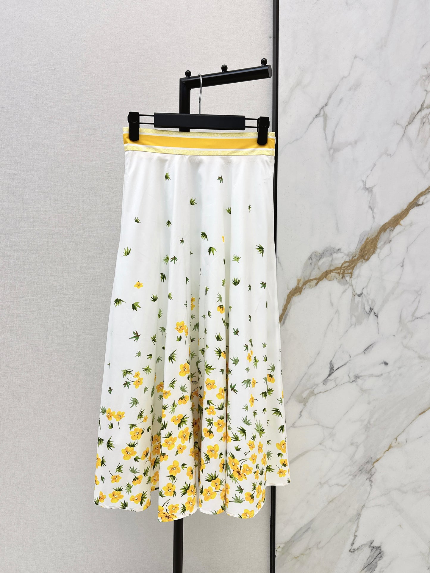 Loose-fitting shirt / skirt