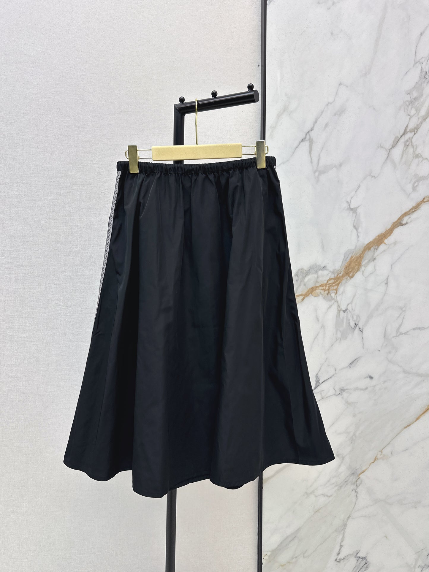 Elastic Waist Midi Skirt