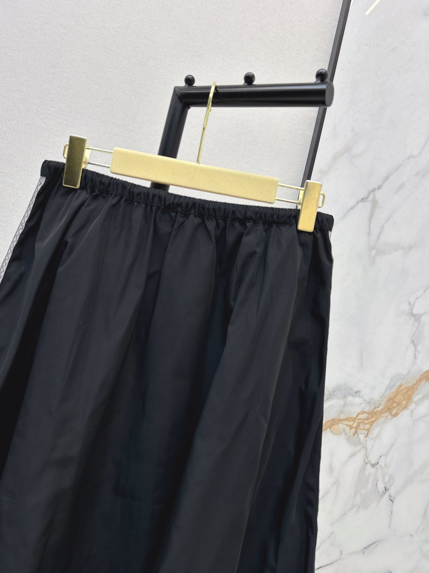 Elastic Waist Midi Skirt