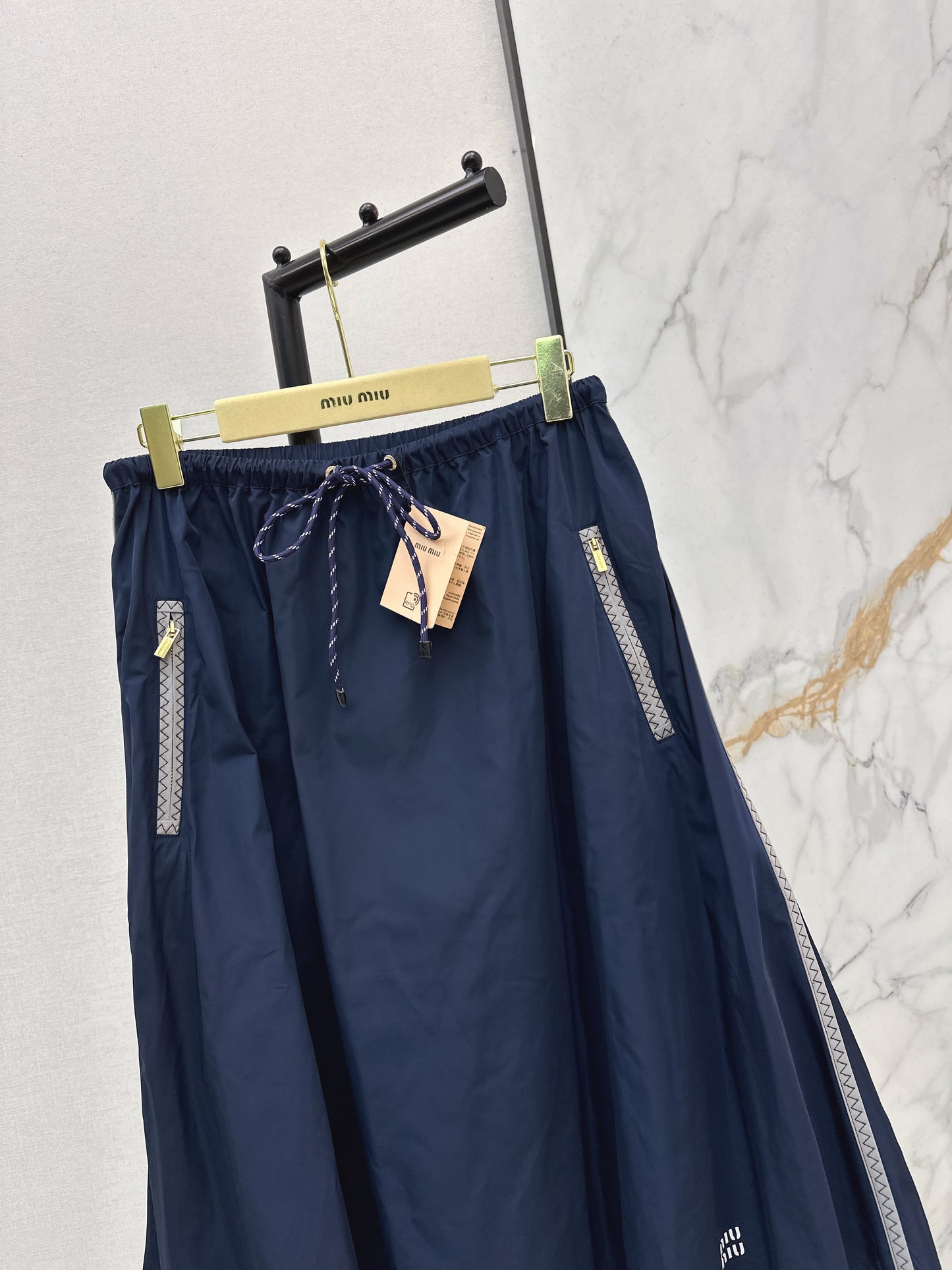 Elastic Waist Midi Skirt