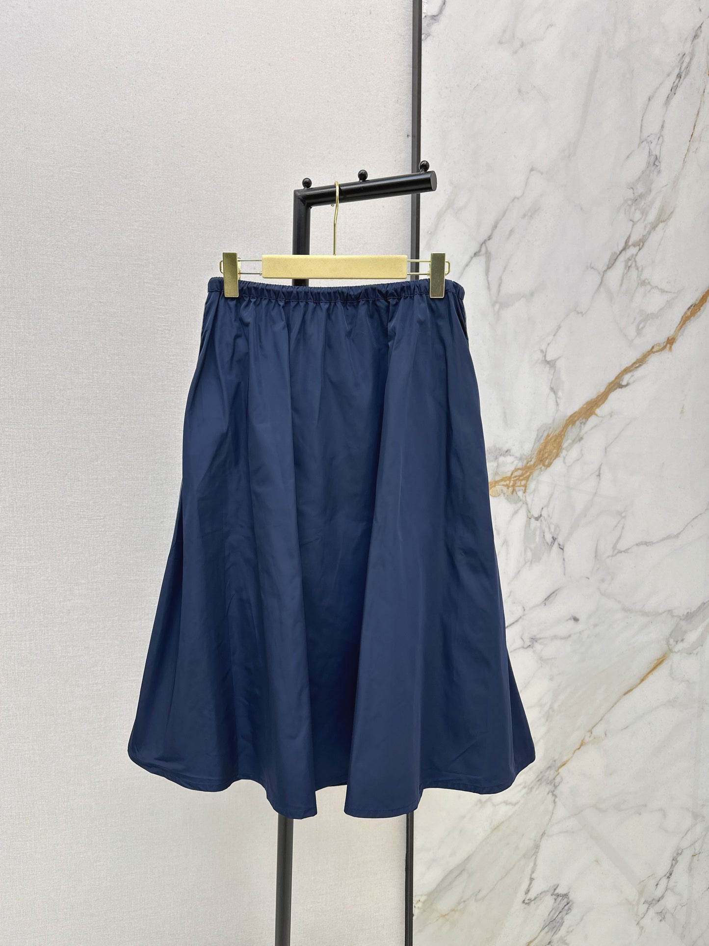 Elastic Waist Midi Skirt