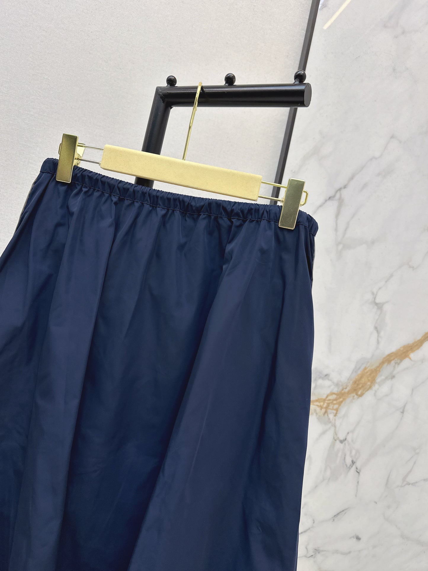 Elastic Waist Midi Skirt