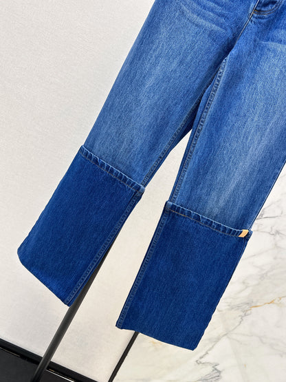 High-top rolled-up denim jeans