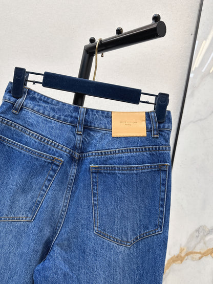 High-top rolled-up denim jeans