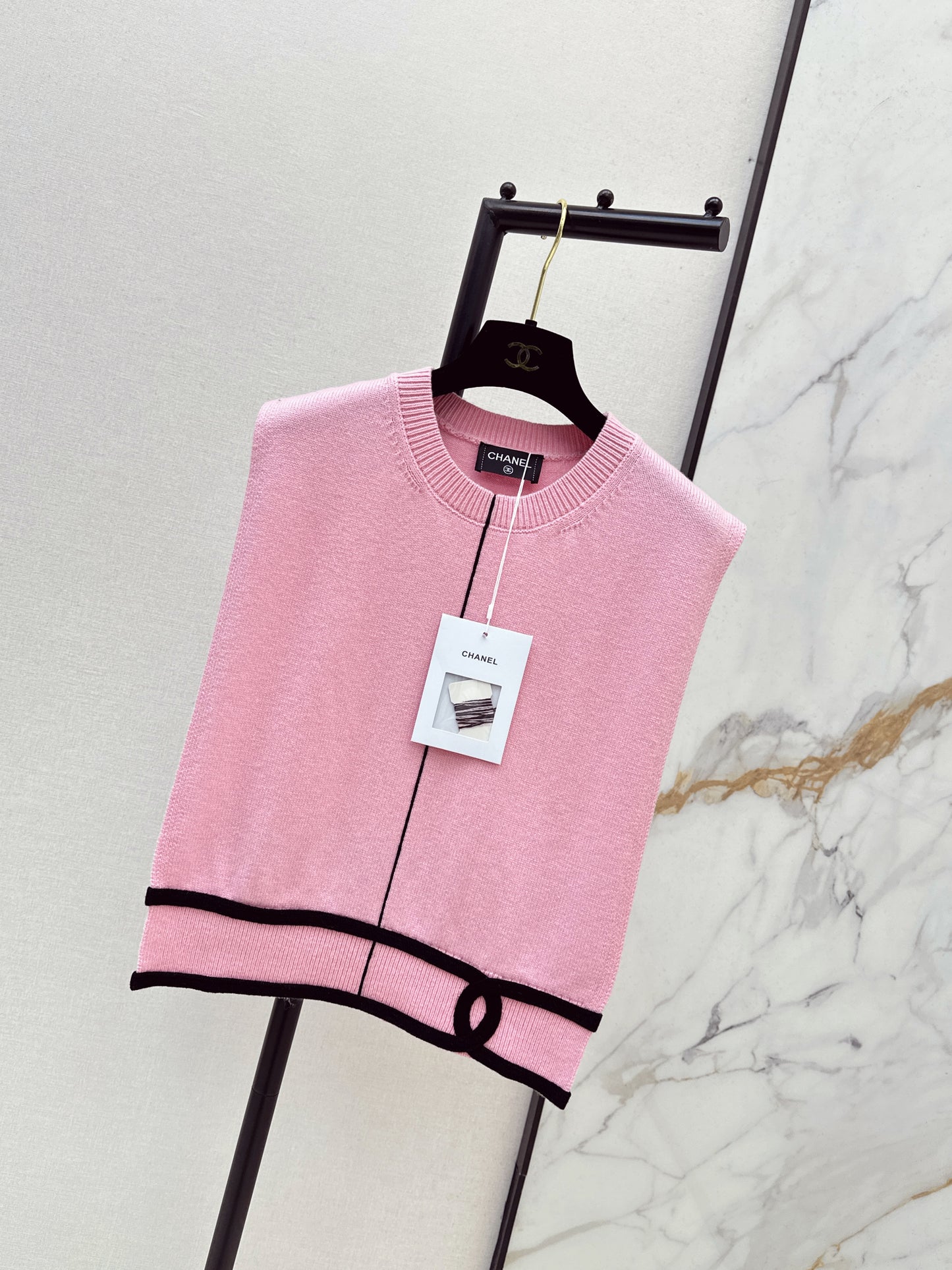 Color-blocked jacquard vest