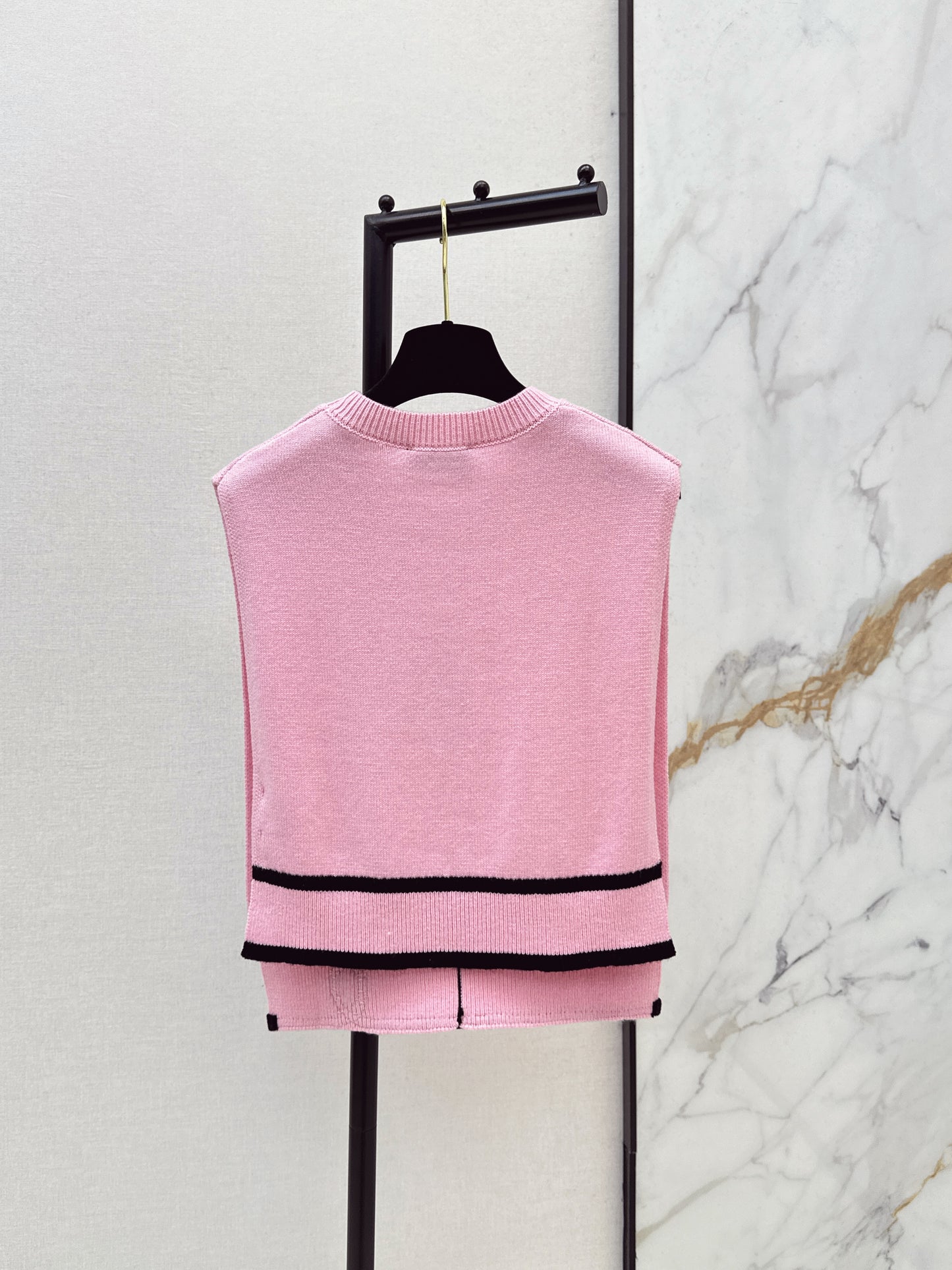 Color-blocked jacquard vest