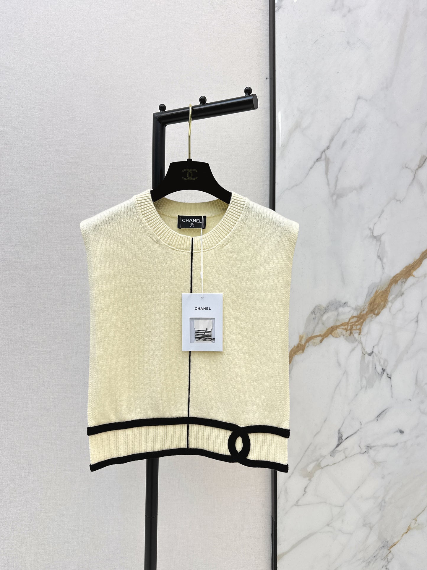 Color-blocked jacquard vest