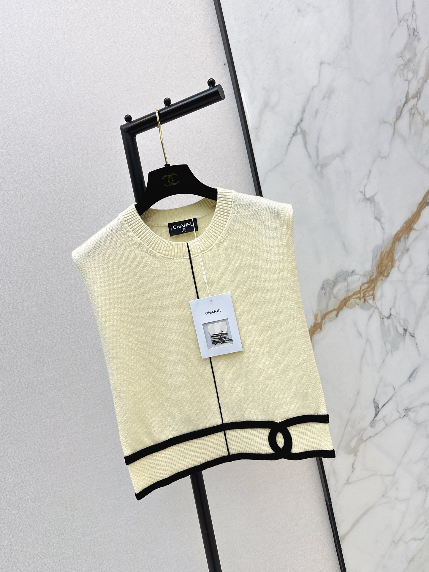 Color-blocked jacquard vest