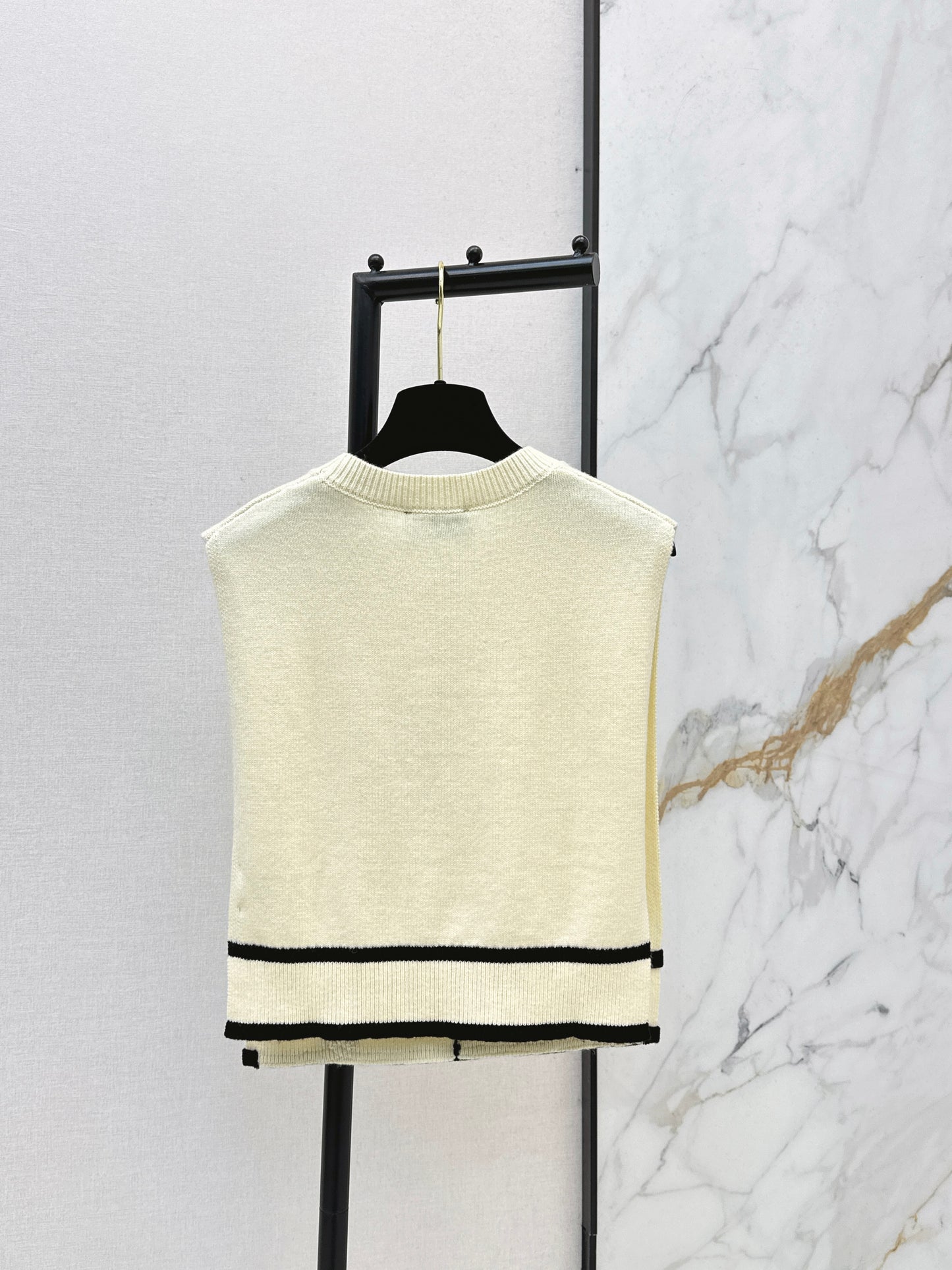 Color-blocked jacquard vest