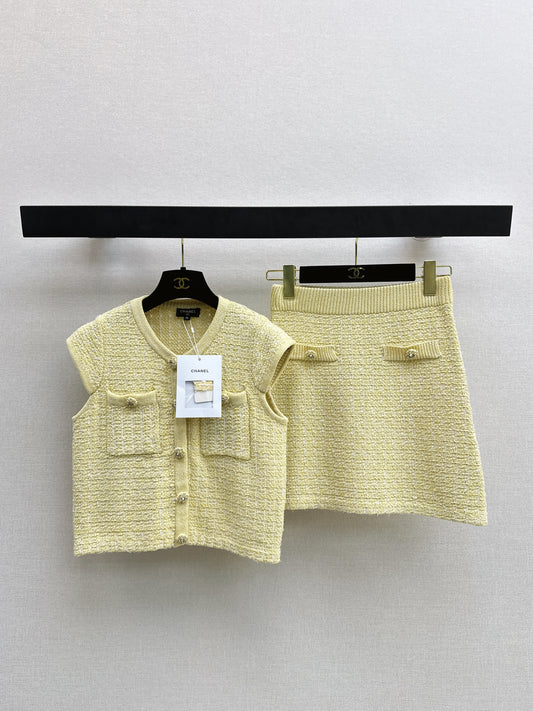 Pale yellow knitted set