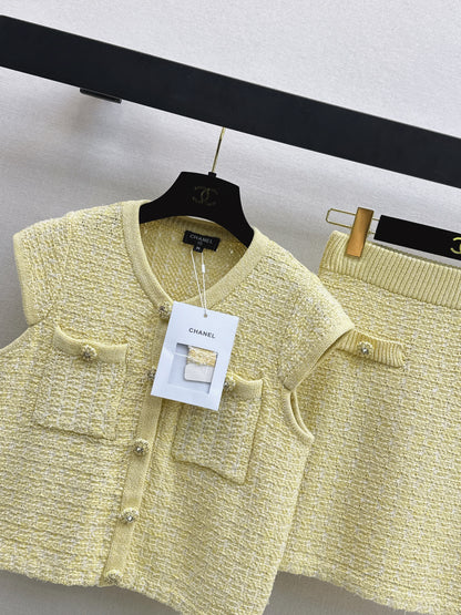 Pale yellow knitted set