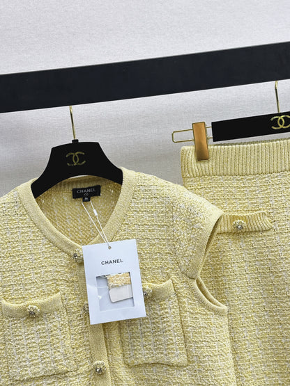 Pale yellow knitted set