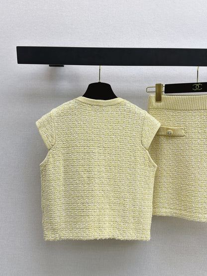 Pale yellow knitted set