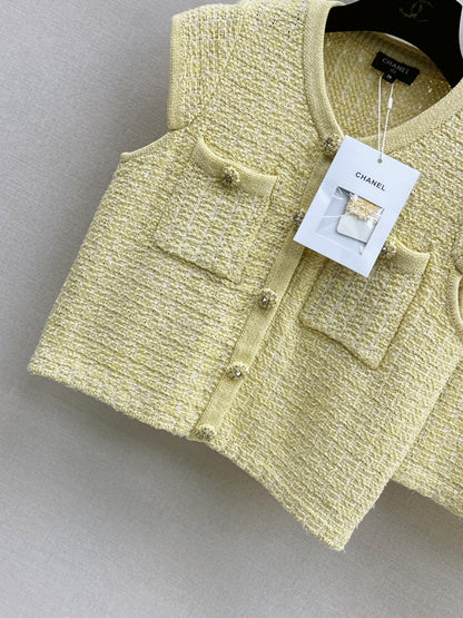 Pale yellow knitted set