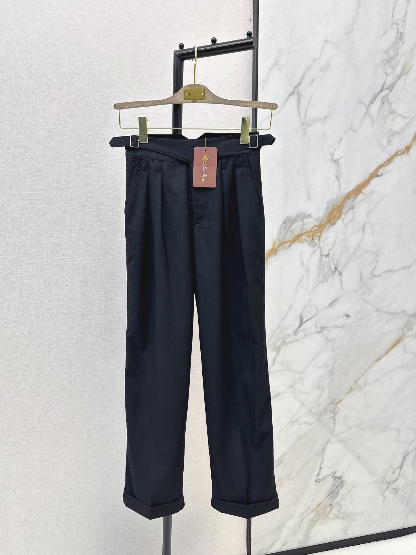 Double-sided adjustable button trousers