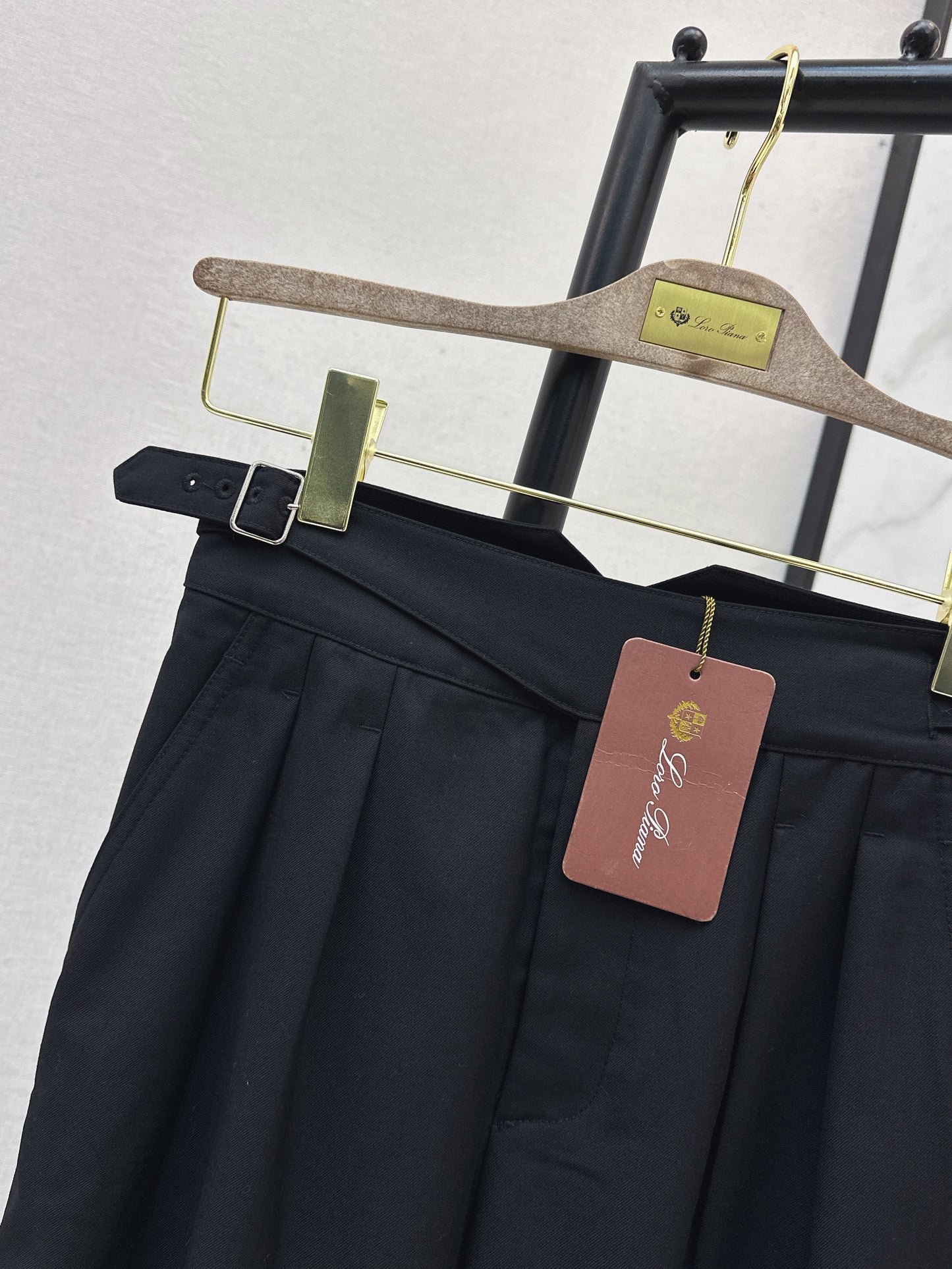 Double-sided adjustable button trousers