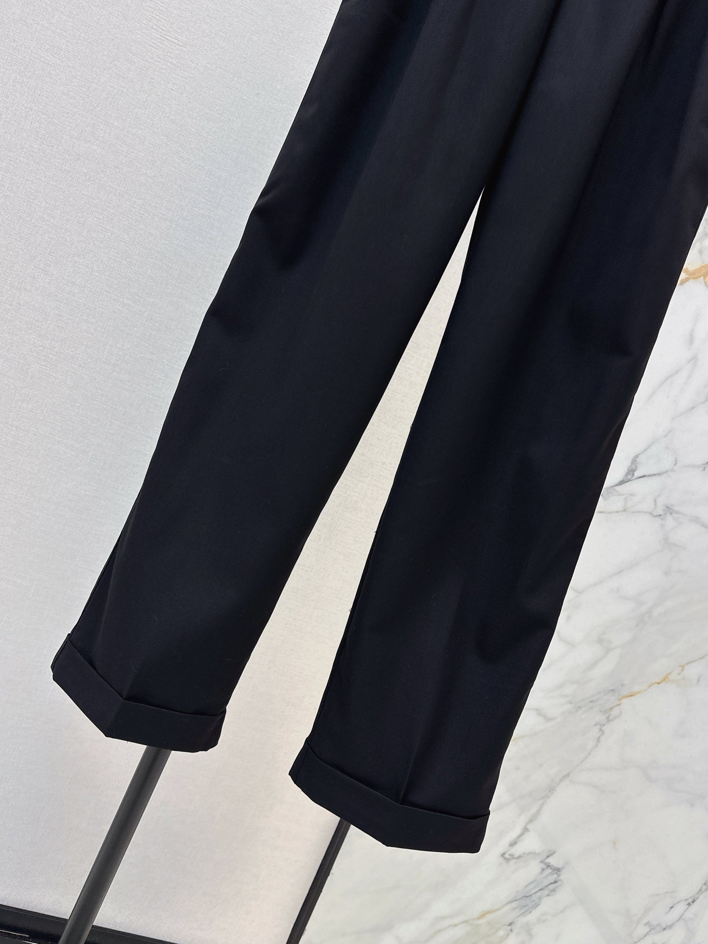 Double-sided adjustable button trousers