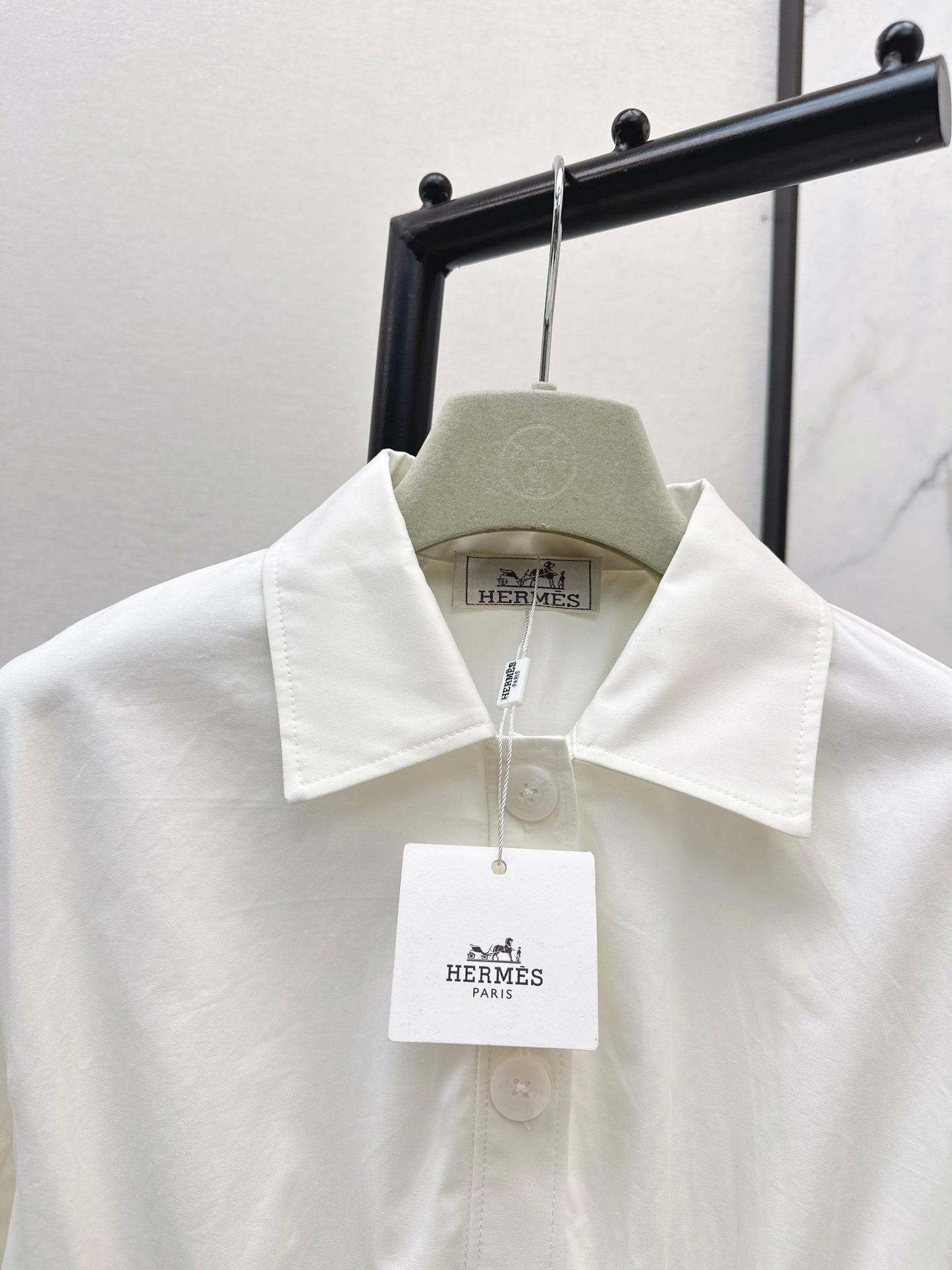 Color-blocked gathered shirt